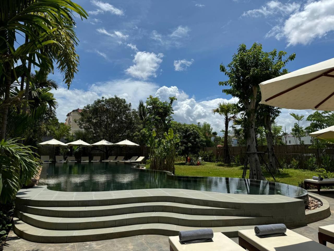 The Jungle 4*
