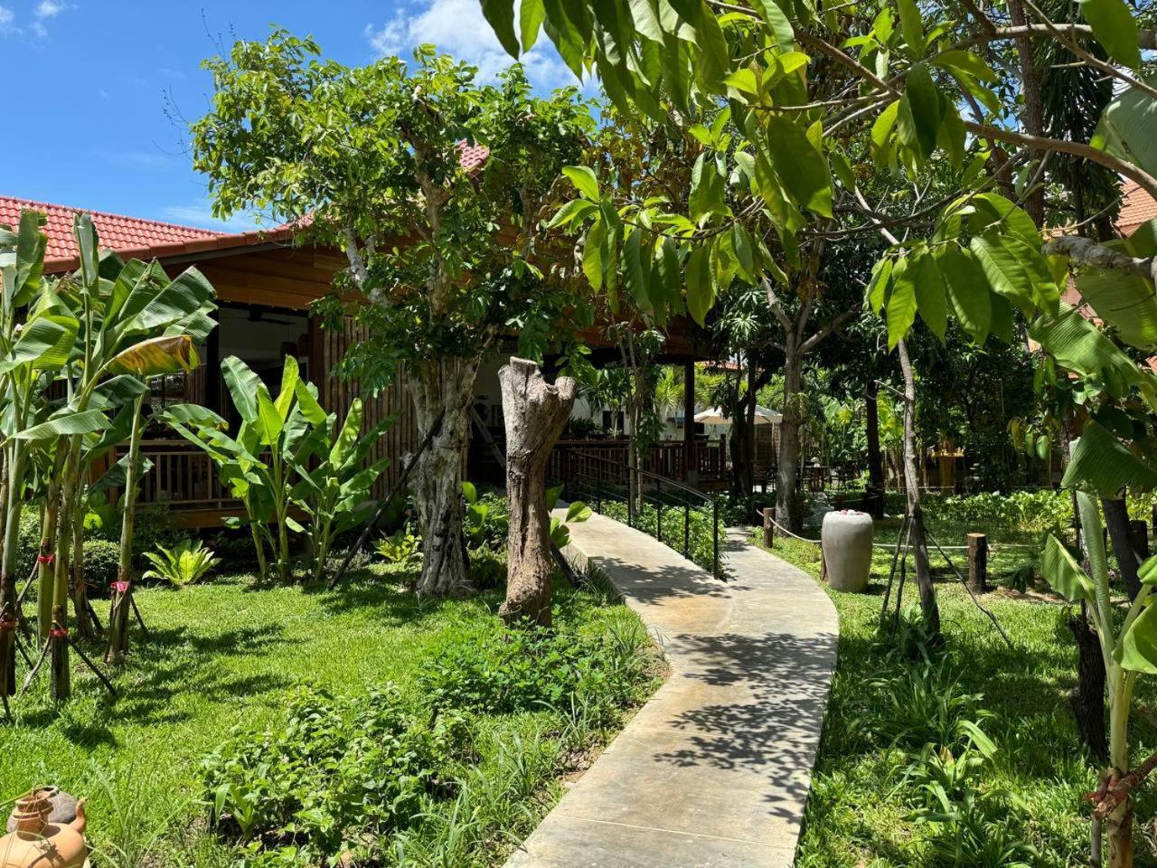 The Jungle 4*
