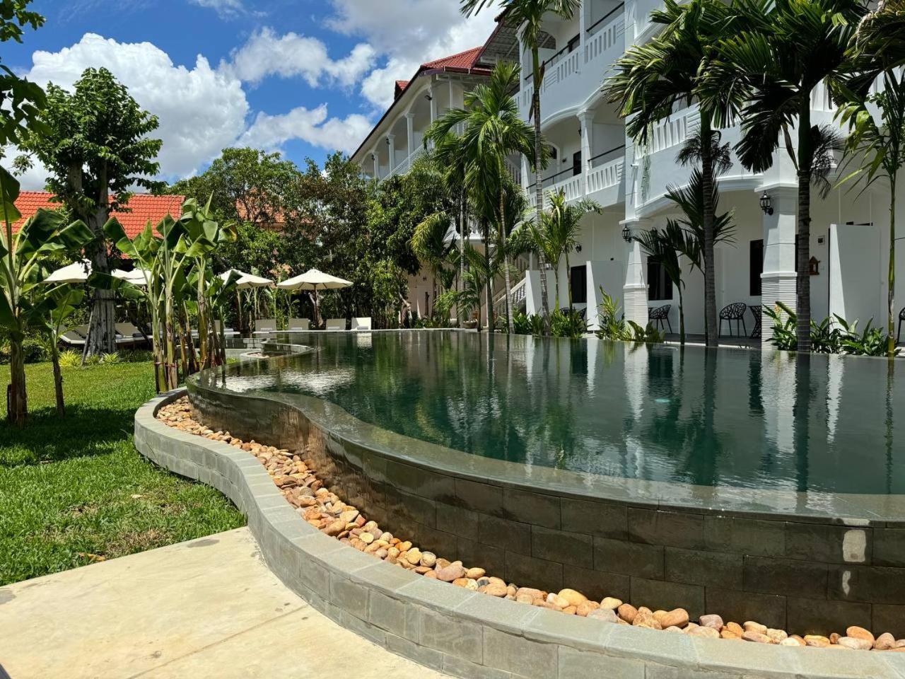 The Jungle 4*